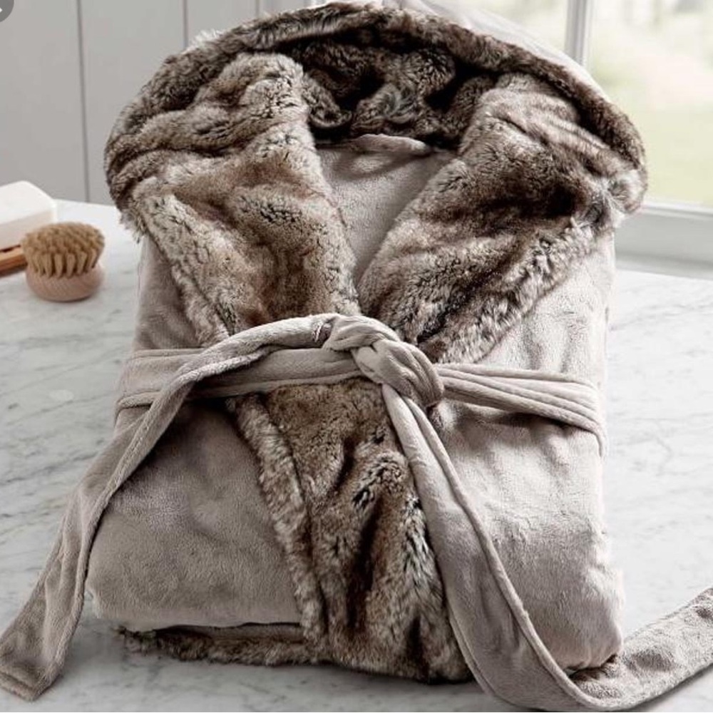 $149 Pottery Barn S Faux Fur Robe Sleep Bath Waist Tie Yard Dyed Adjustable